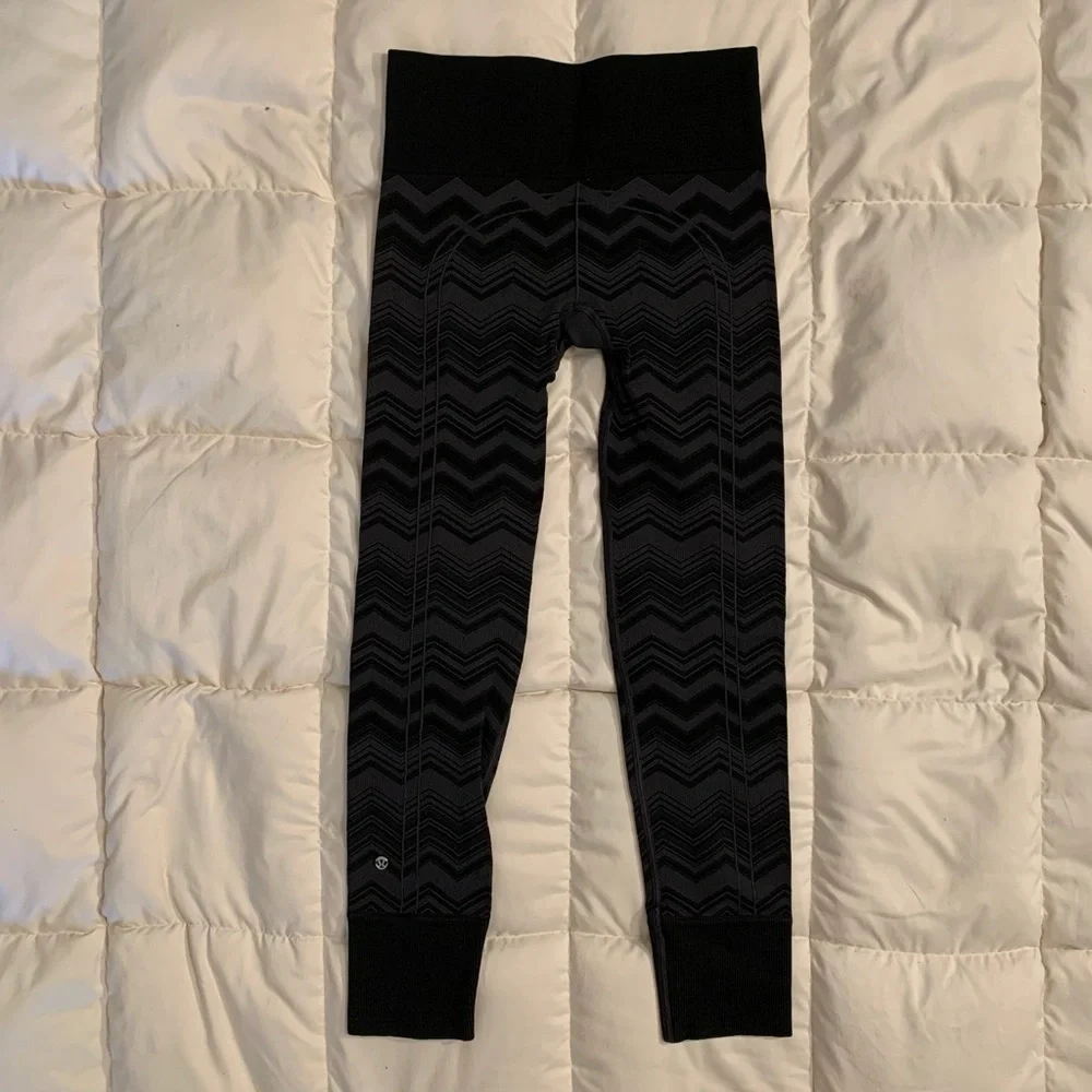 Lululemon Ebb to Street Pant Legging Heathered Deep Coal Size 4 Chevron Zig Zag